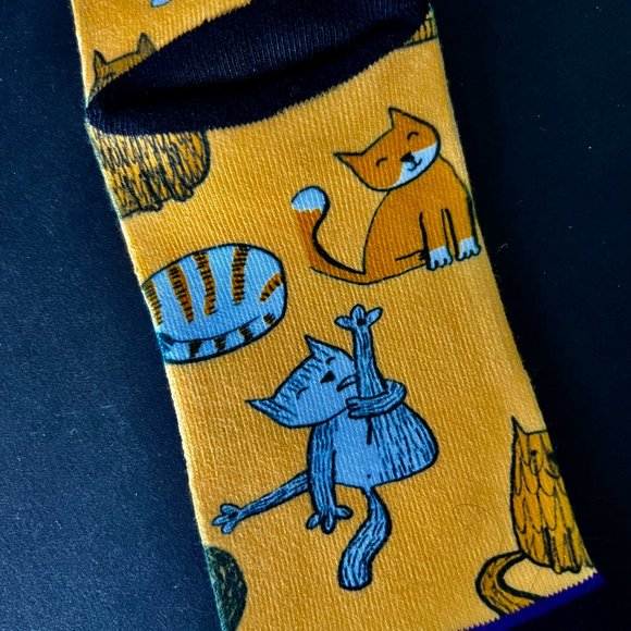 HALLMARK Cat/Kitty Crew Socks OSFM - Picture 4 of 6